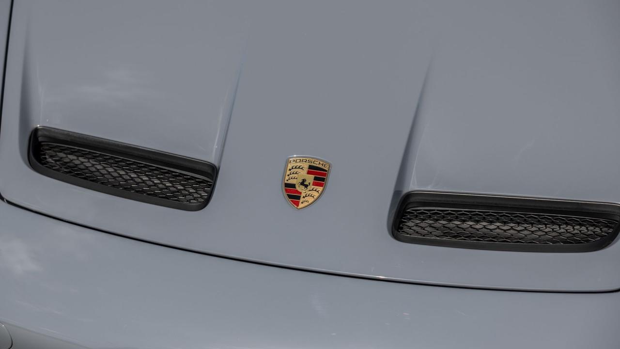 2023 Porsche 911 GT3 "Manthey Racing"