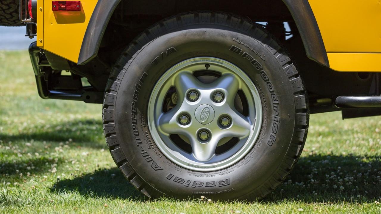 1997 Land Rover Defender 90 NAS