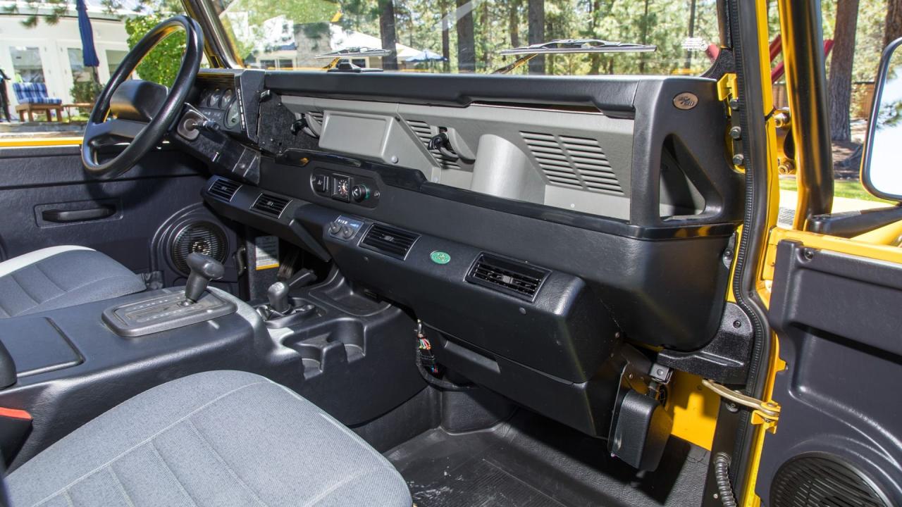 1997 Land Rover Defender 90 NAS