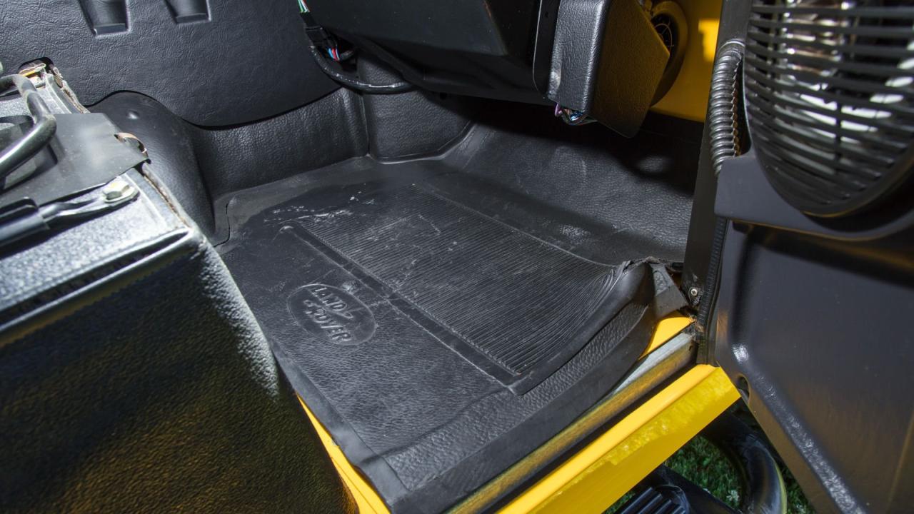 1997 Land Rover Defender 90 NAS