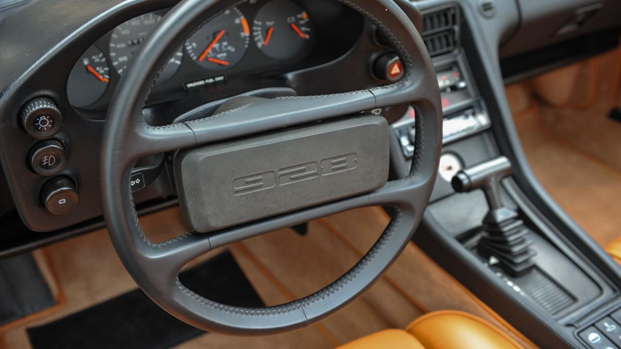 1982 Porsche 928 Convertible by Straman