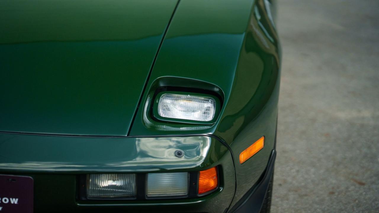 1982 Porsche 928 Cabriolet by Straman