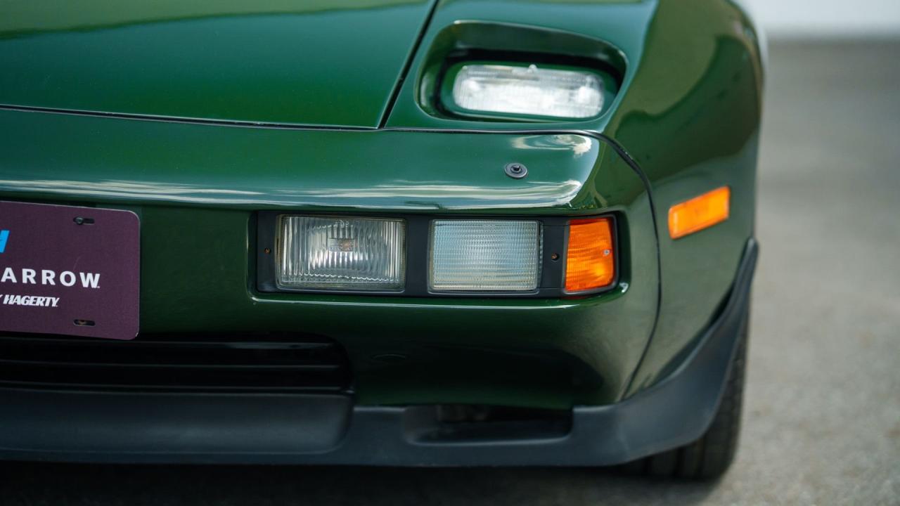 1982 Porsche 928 Cabriolet by Straman