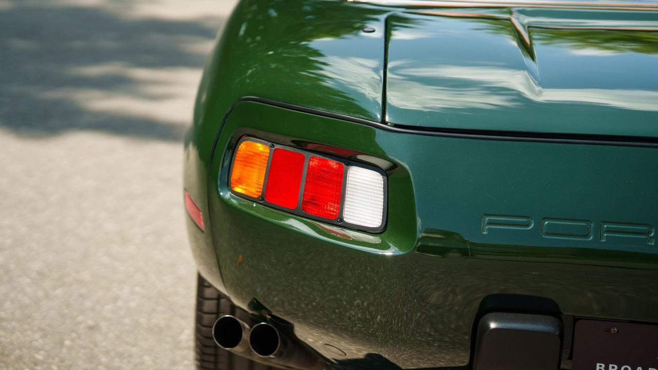 1982 Porsche 928 Cabriolet by Straman