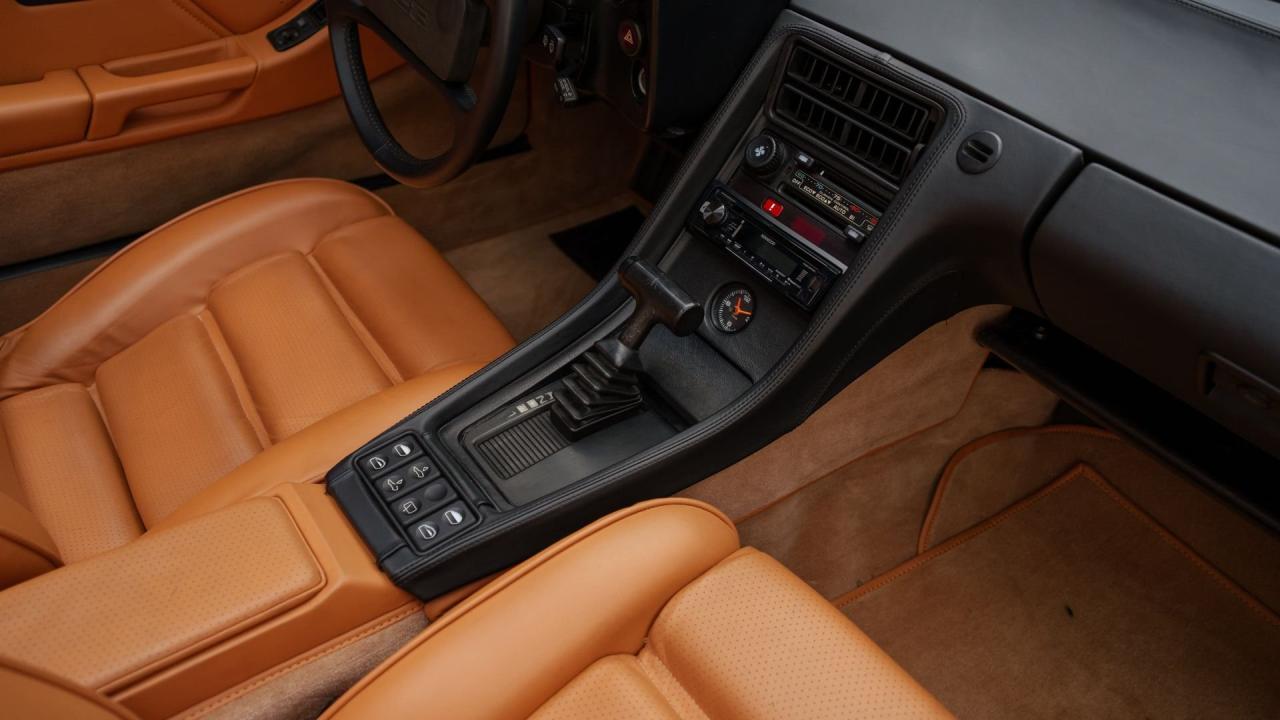 1982 Porsche 928 Cabriolet by Straman