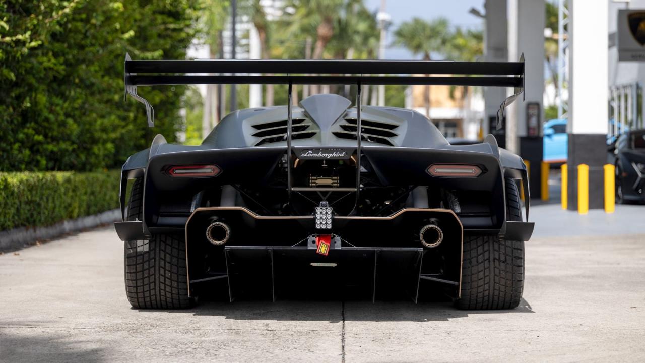 2021 Lamborghini Essenza SCV12