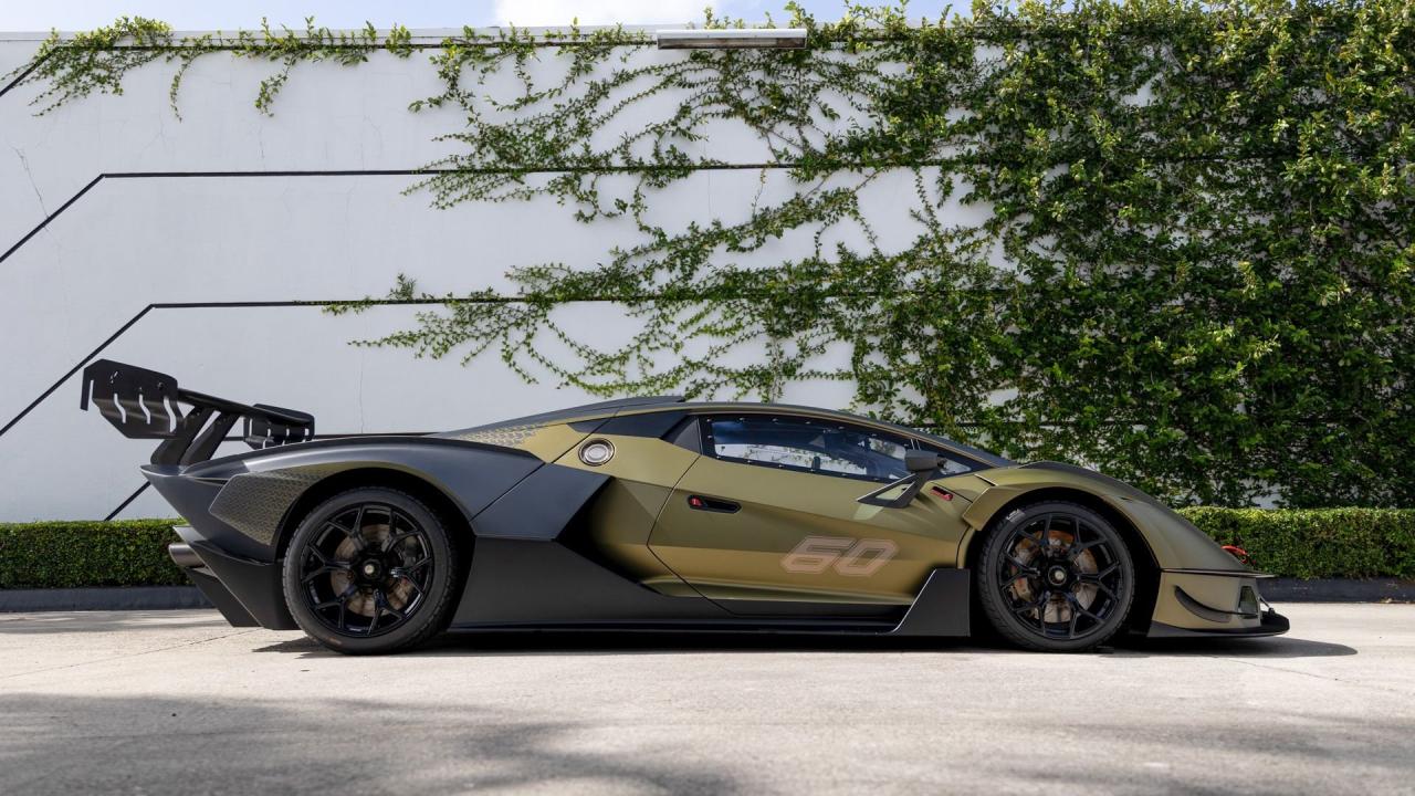 2021 Lamborghini Essenza SCV12