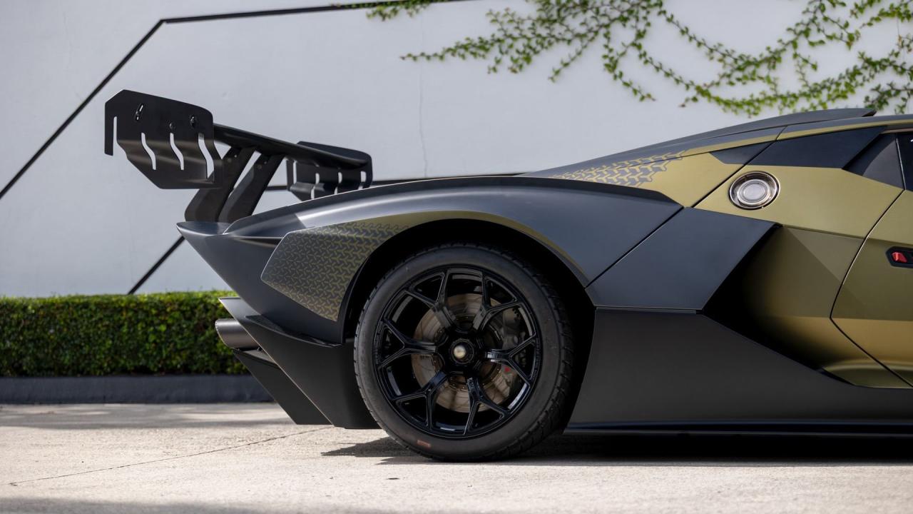 2021 Lamborghini Essenza SCV12
