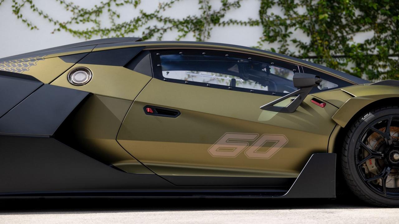 2021 Lamborghini Essenza SCV12