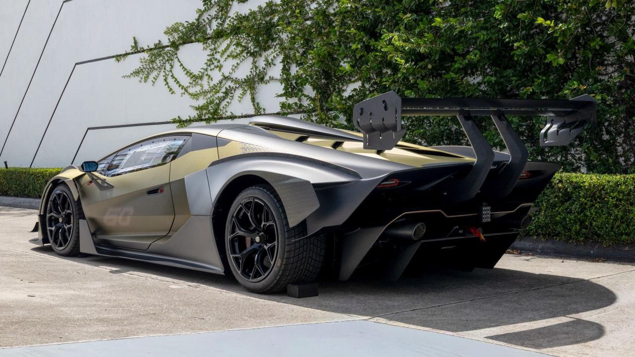 2021 Lamborghini Essenza SCV12
