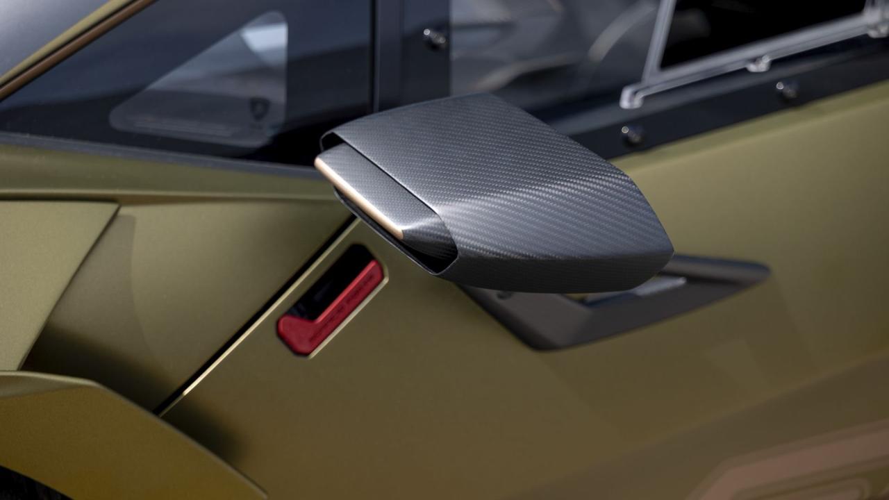 2021 Lamborghini Essenza SCV12