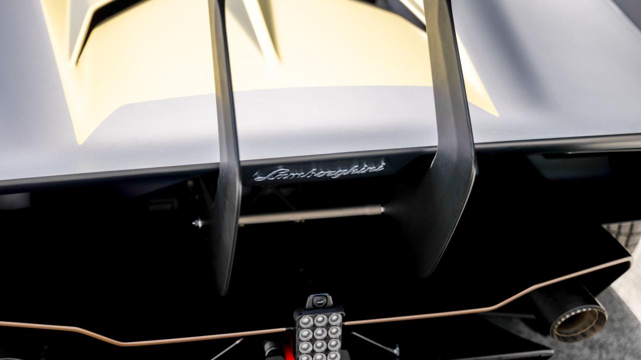 2021 Lamborghini Essenza SCV12
