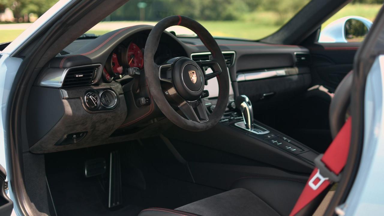 2018 Porsche 911 GT2 RS Weissach Package