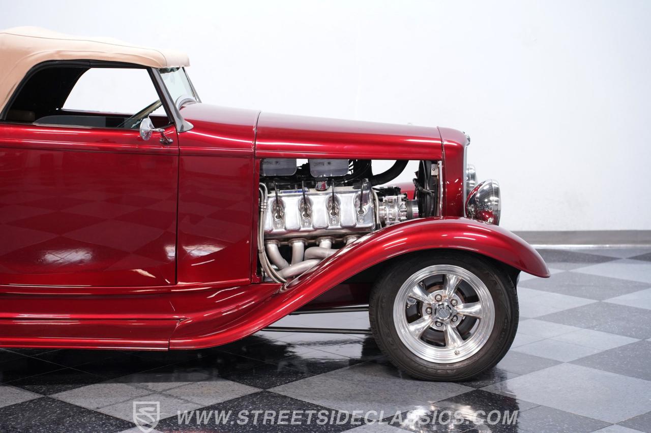 1932 Ford Roadster Boss 9 with Trailer