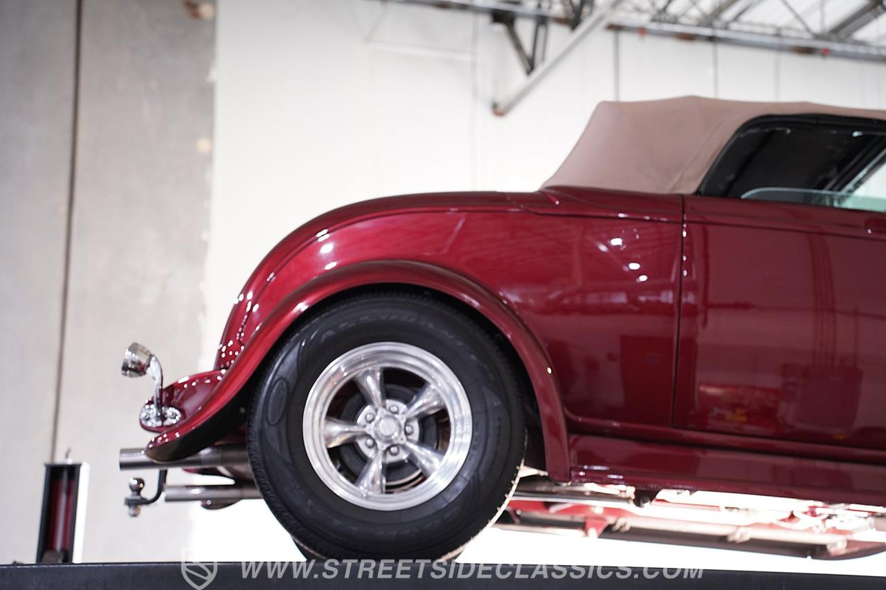 1932 Ford Roadster Boss 9 with Trailer