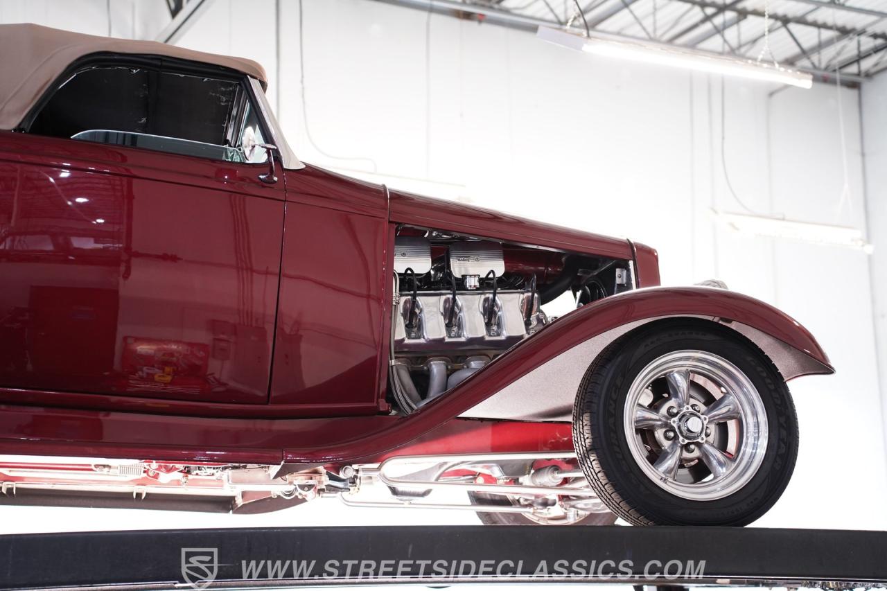1932 Ford Roadster Boss 9 with Trailer