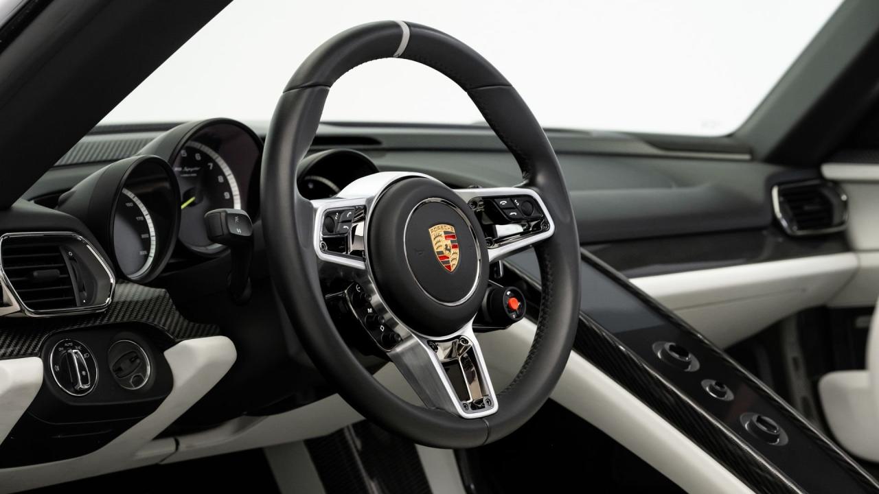 2015 Porsche 918 Spyder