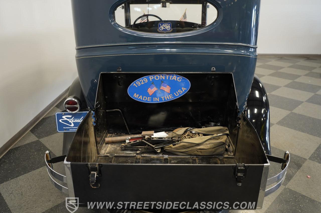 1929 Pontiac Sedan