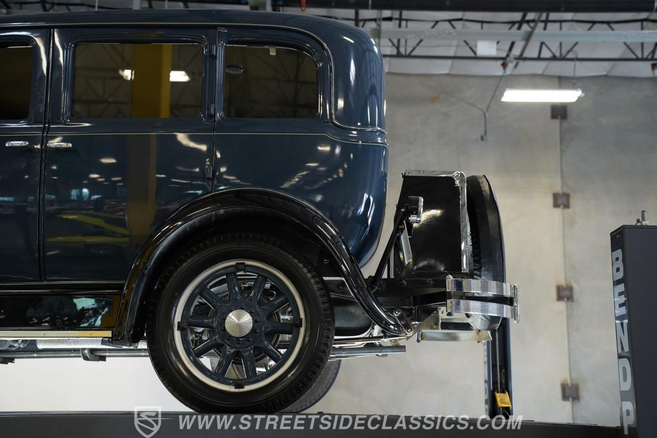 1929 Pontiac Sedan