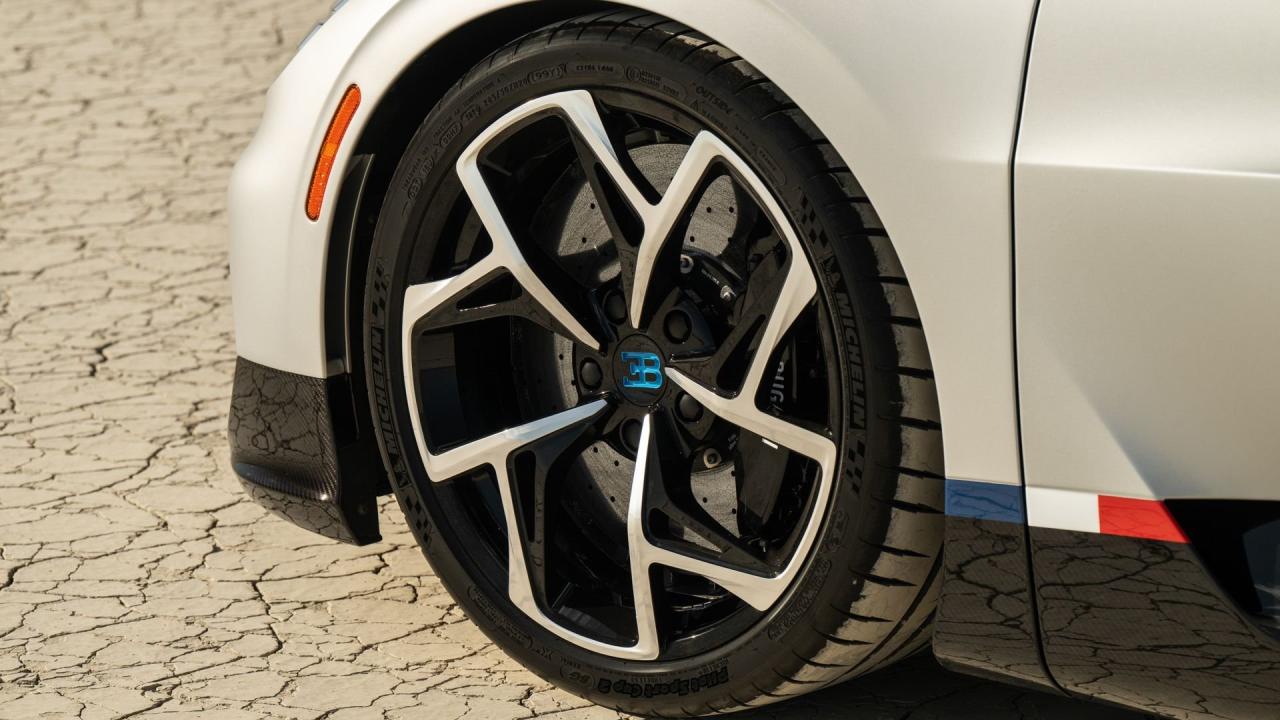 2025 Bugatti W16 Mistral
