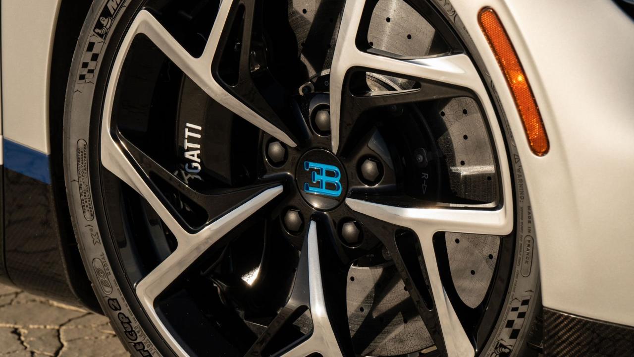 2025 Bugatti W16 Mistral