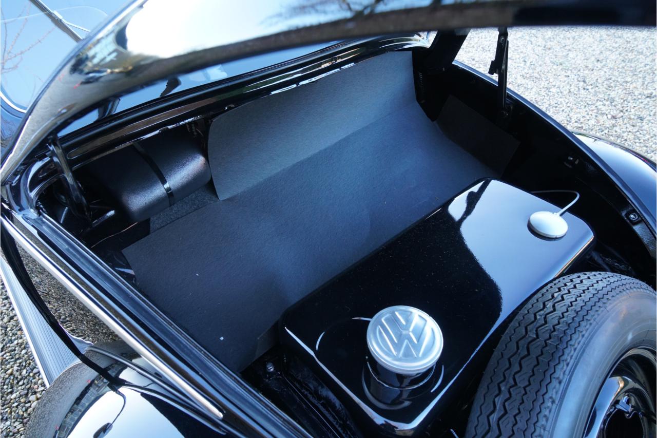 1955 Volkswagen Beetle Oval-Window &ldquo;Restored to its original purity&rdquo;