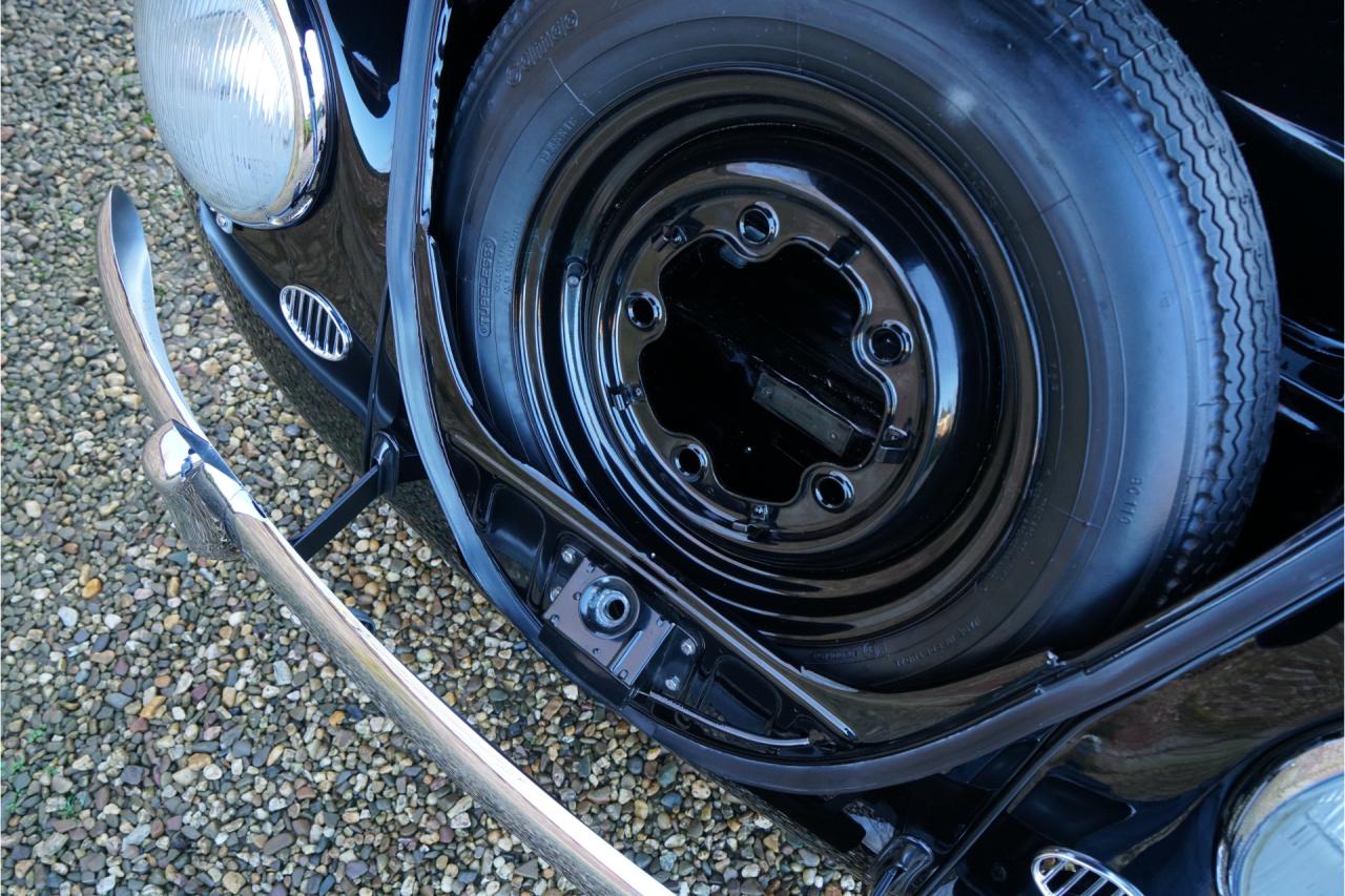 1955 Volkswagen Beetle Oval-Window &ldquo;Restored to its original purity&rdquo;