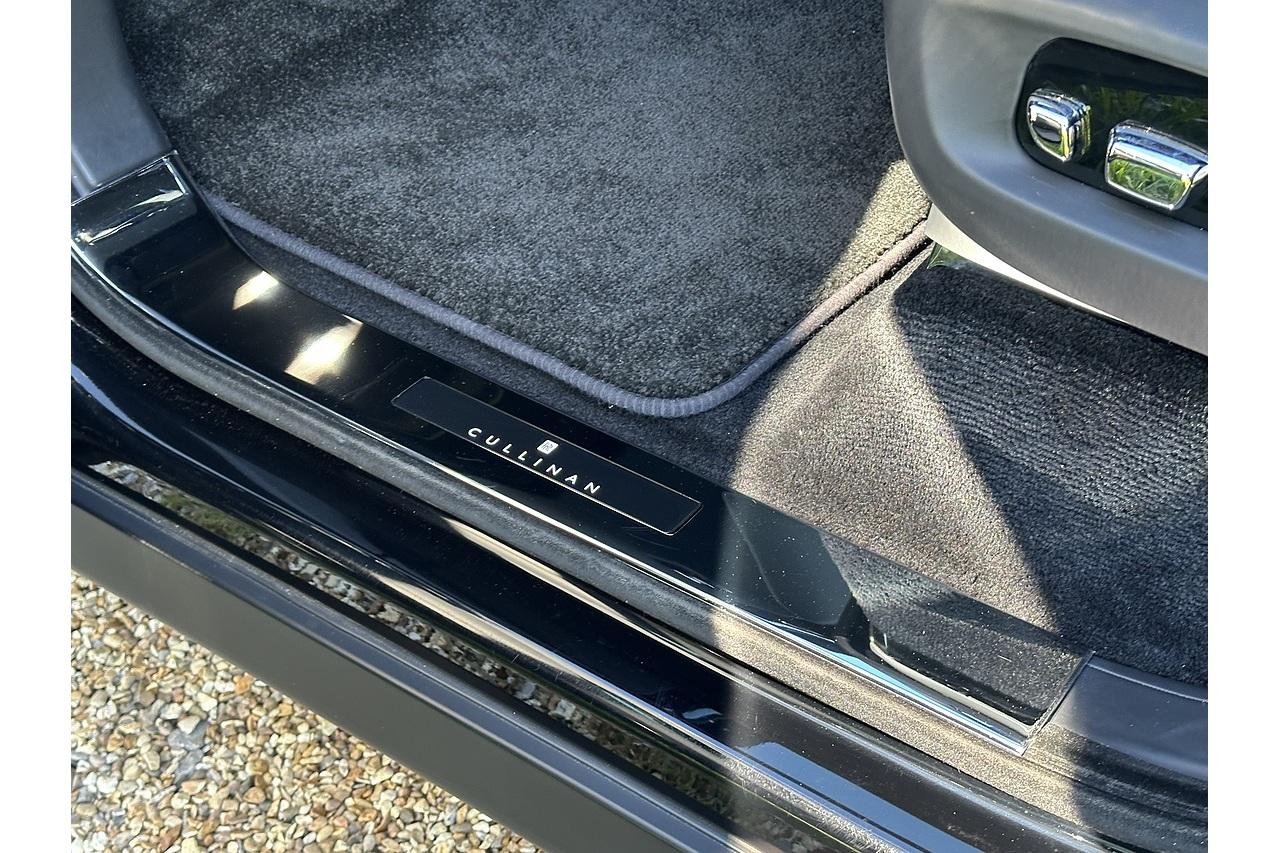 2022 Rolls - Royce Cullinan V12