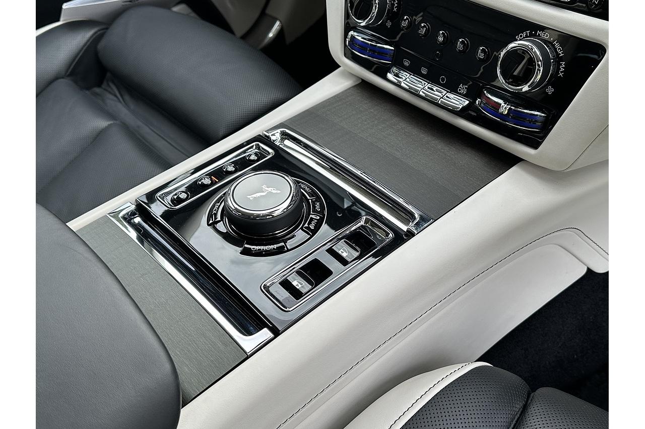Rolls - Royce Ghost EWB V12