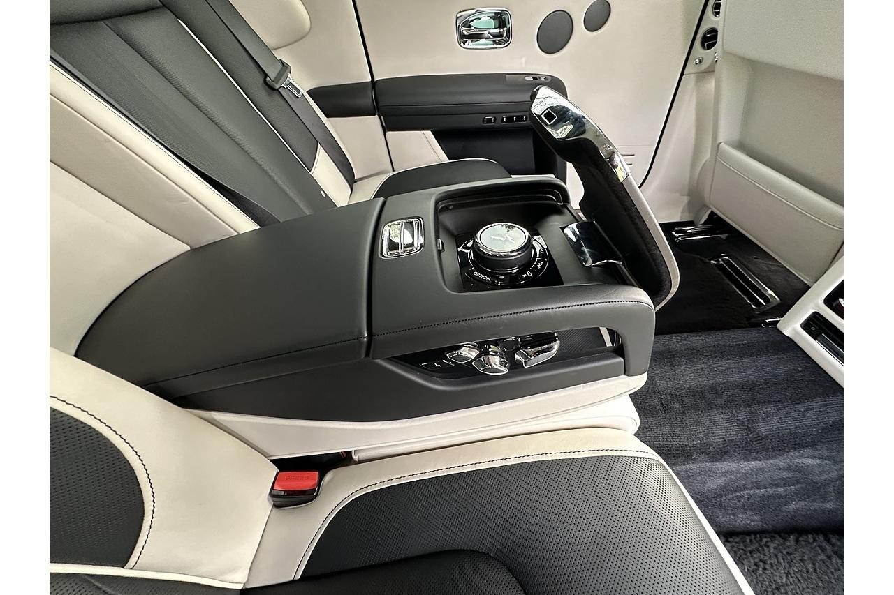 Rolls - Royce Ghost EWB V12