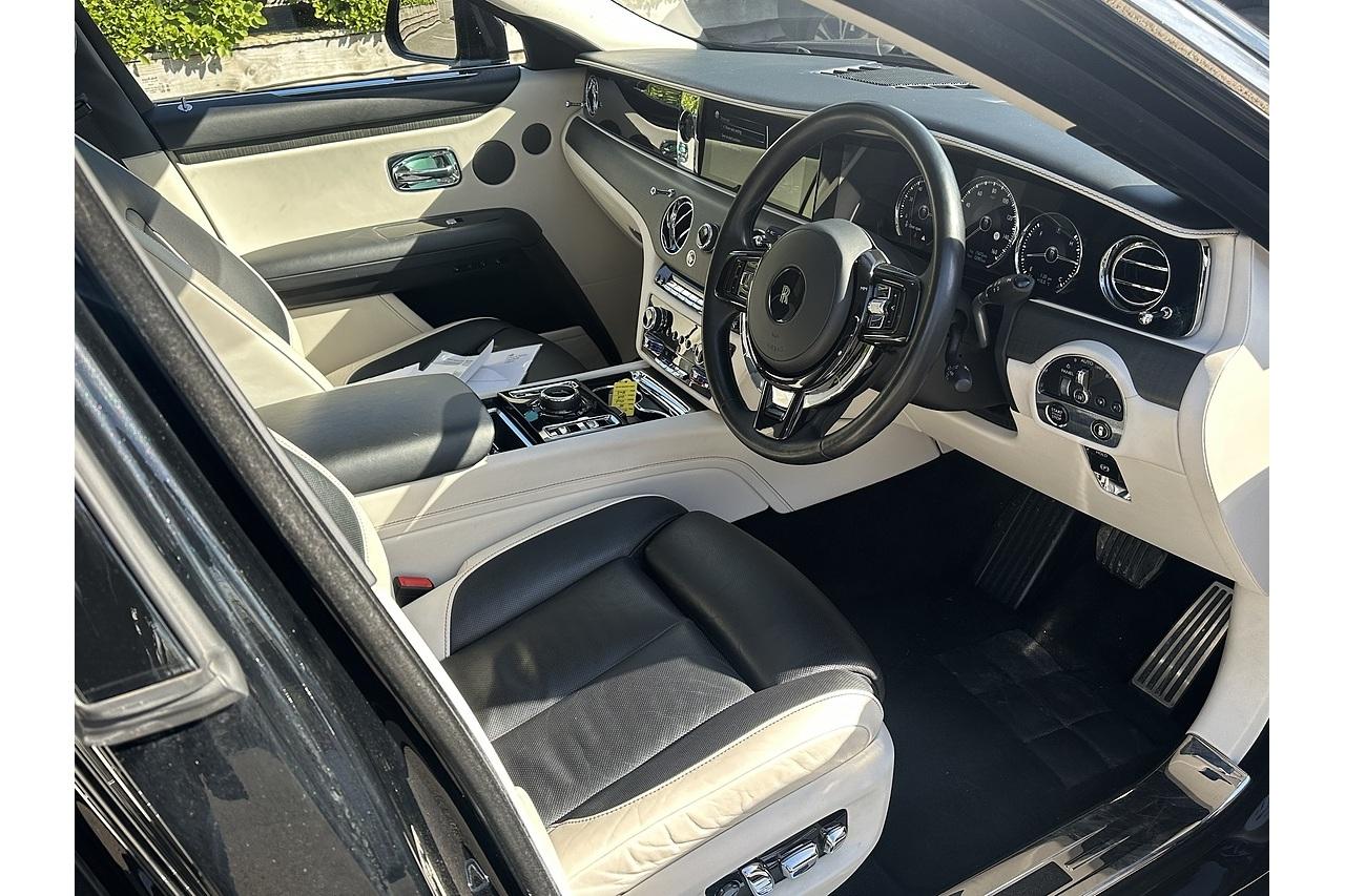 Rolls - Royce Ghost EWB V12