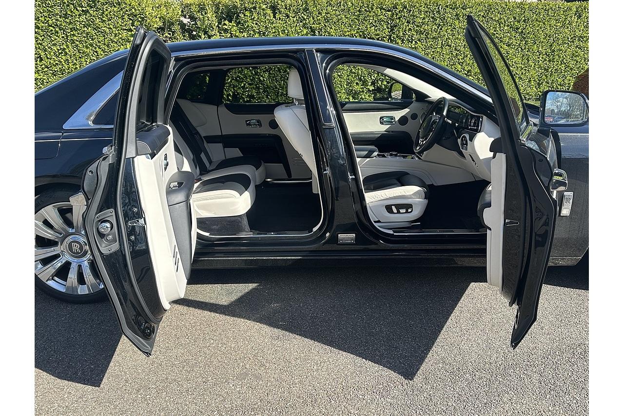 Rolls - Royce Ghost EWB V12