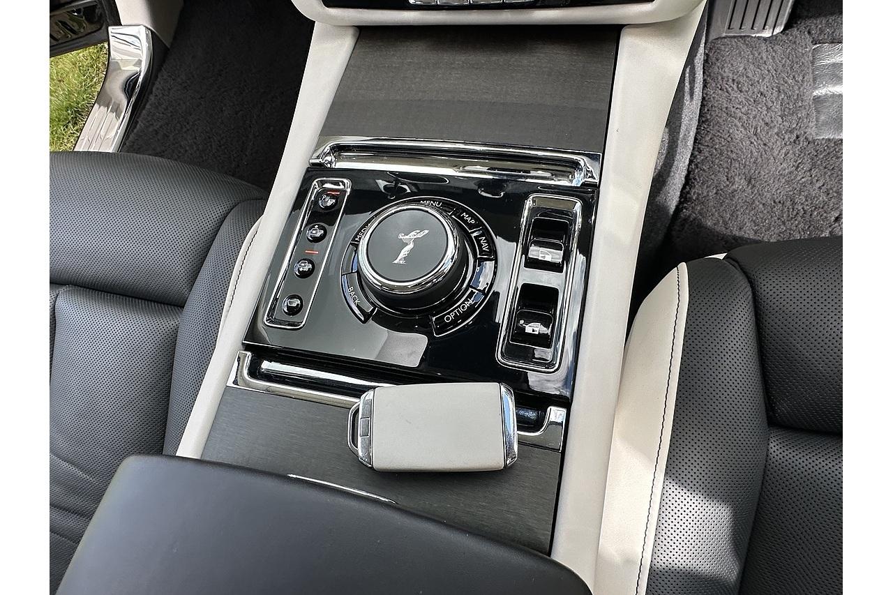 Rolls - Royce Ghost EWB V12