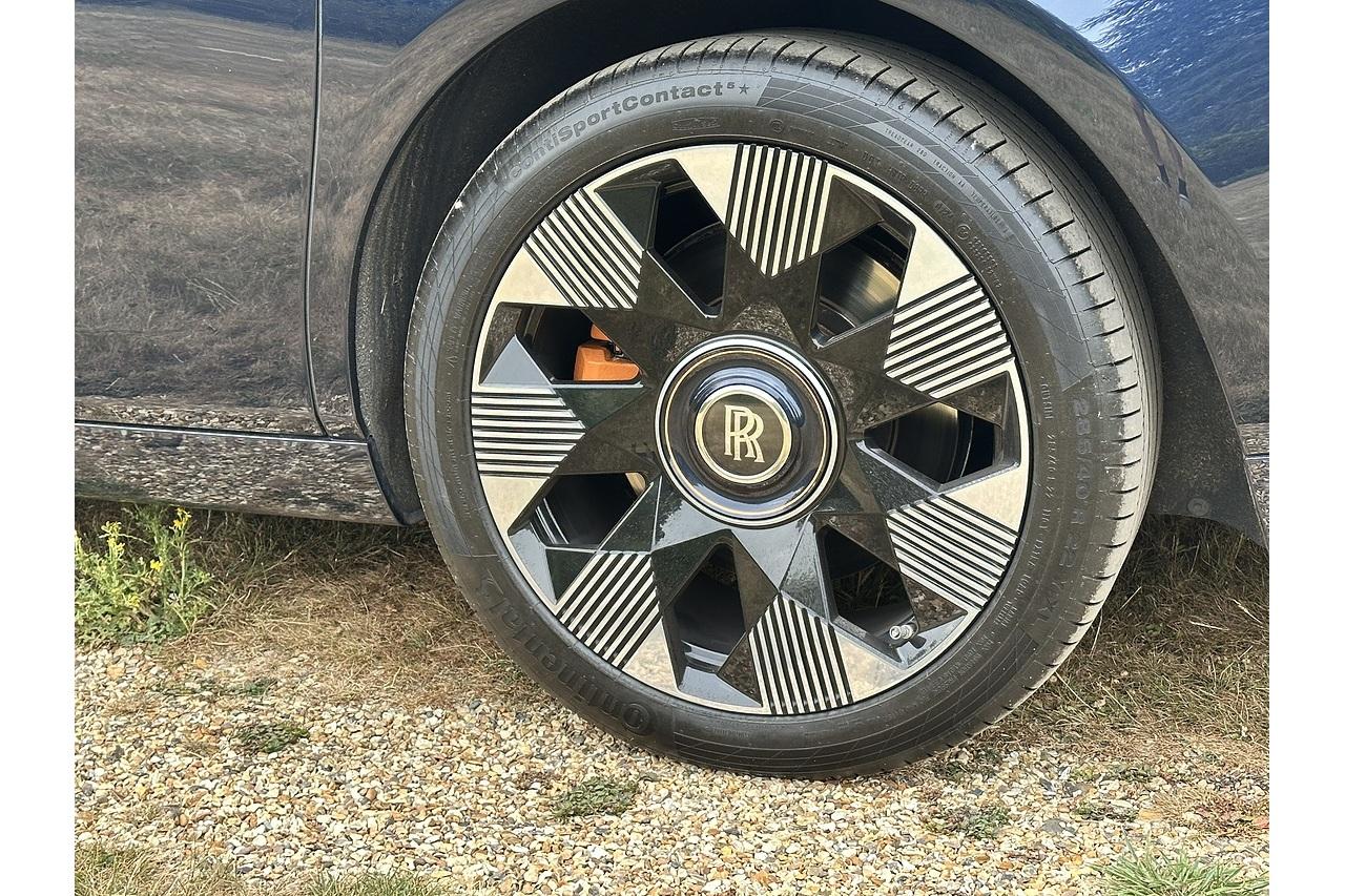 Rolls - Royce Phantom V12