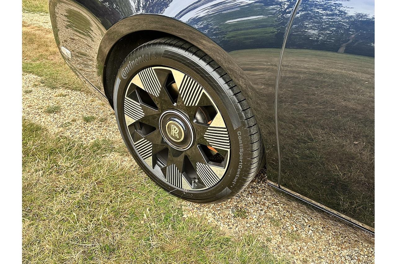 Rolls - Royce Phantom V12