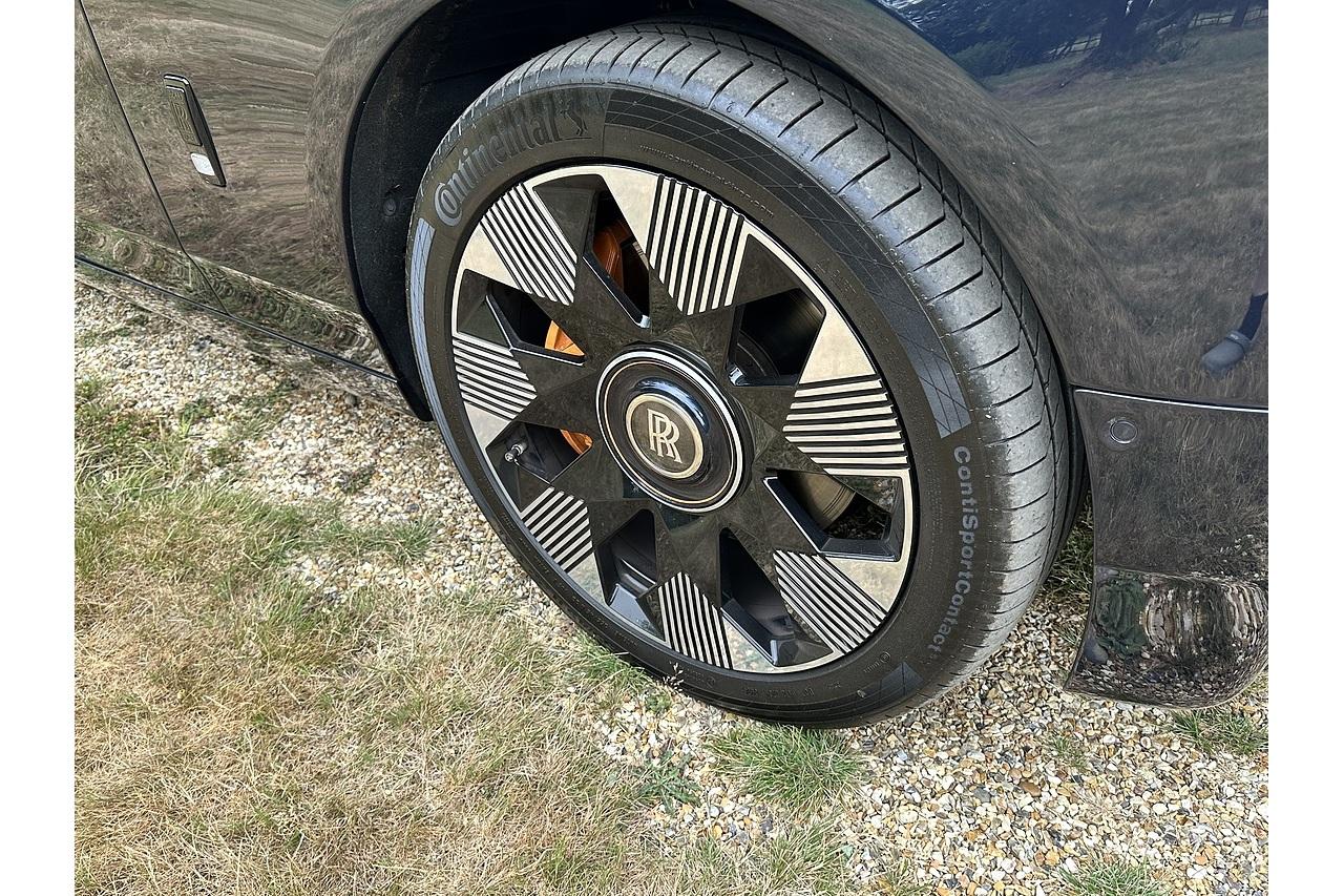 Rolls - Royce Phantom V12