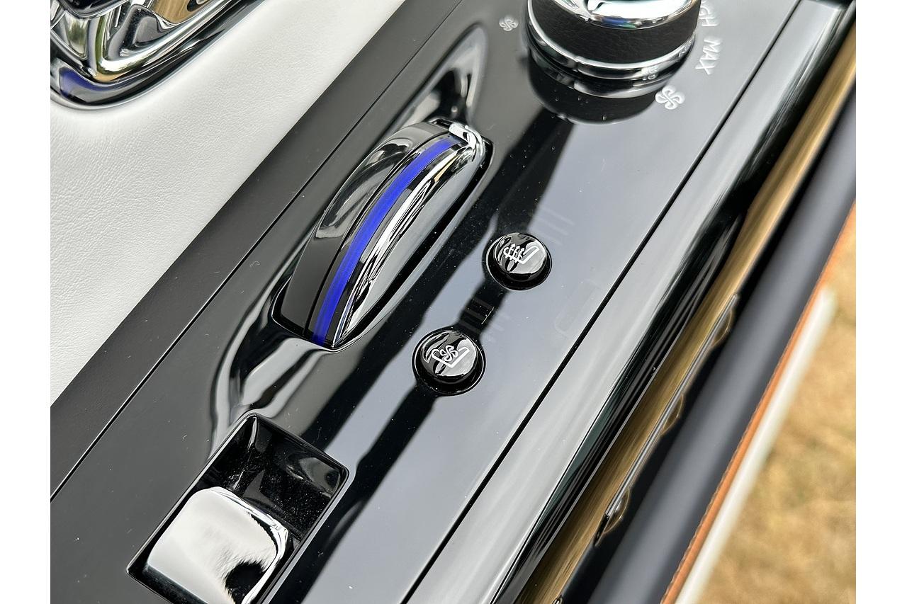Rolls - Royce Phantom V12