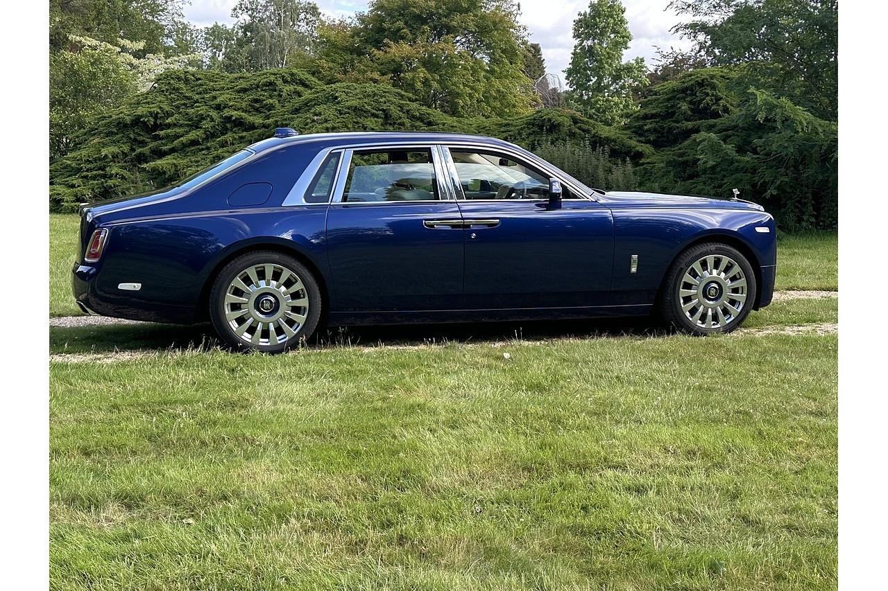 Rolls - Royce Phantom V12