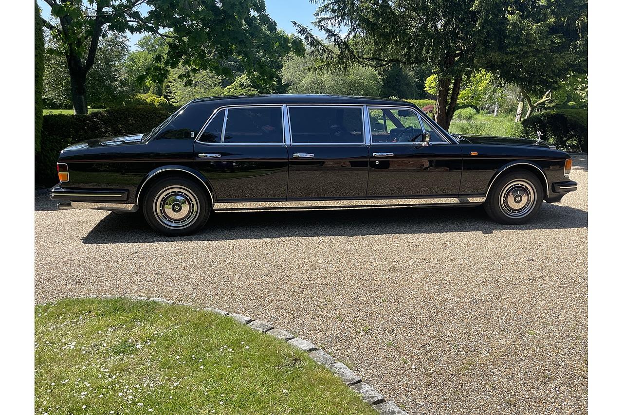 Rolls - Royce Silver Spirit 6 Door stretch limo