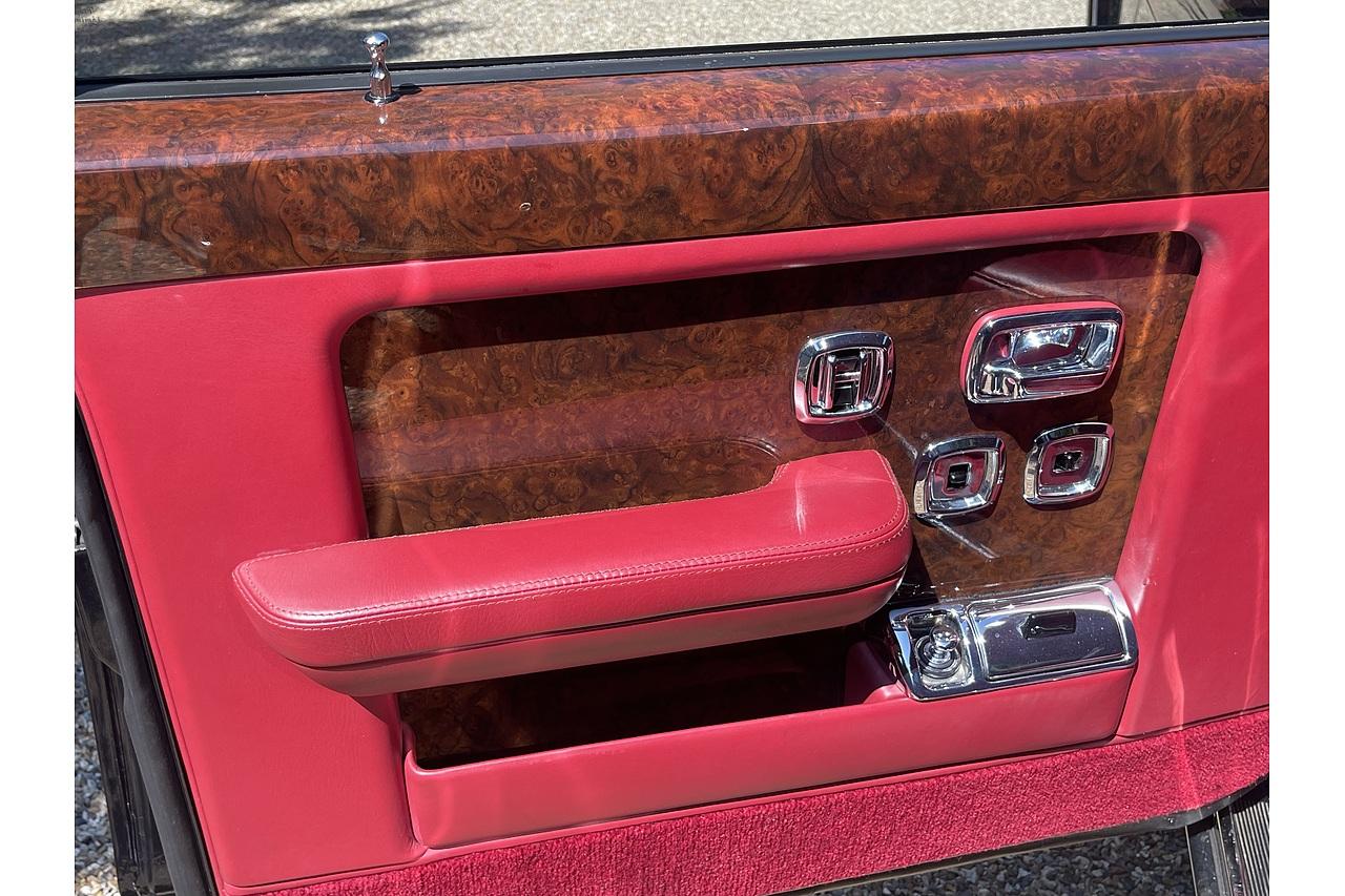 Rolls - Royce Silver Spirit 6 Door stretch limo