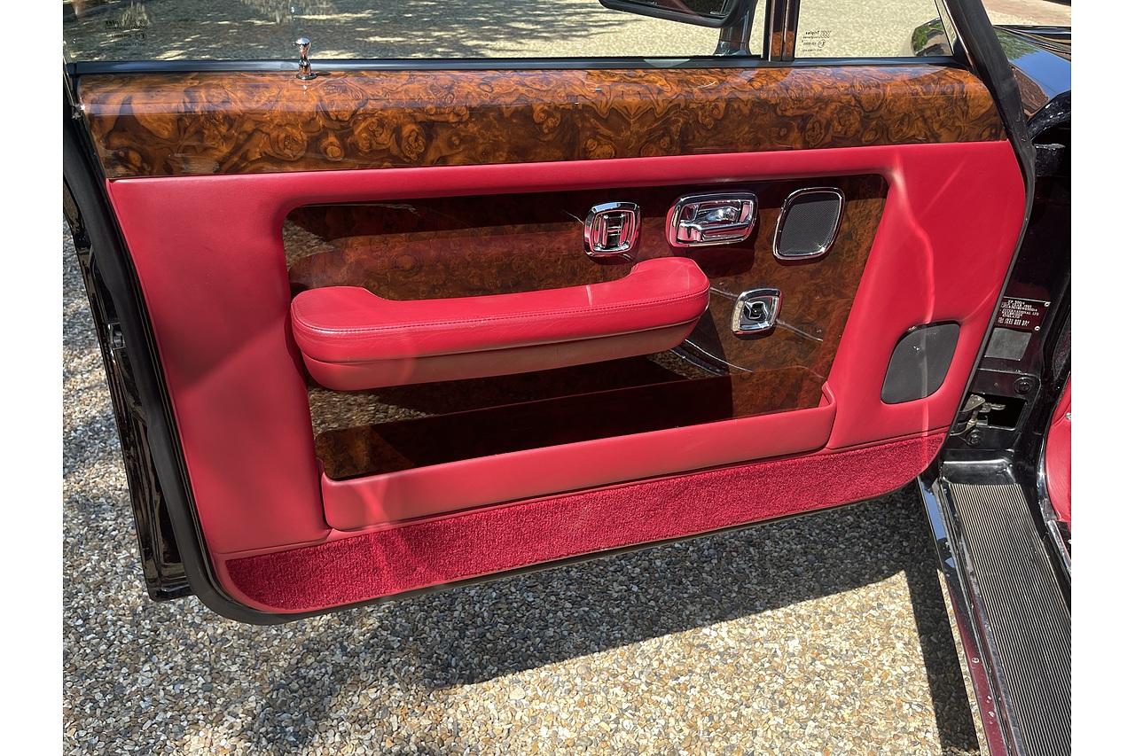 Rolls - Royce Silver Spirit 6 Door stretch limo