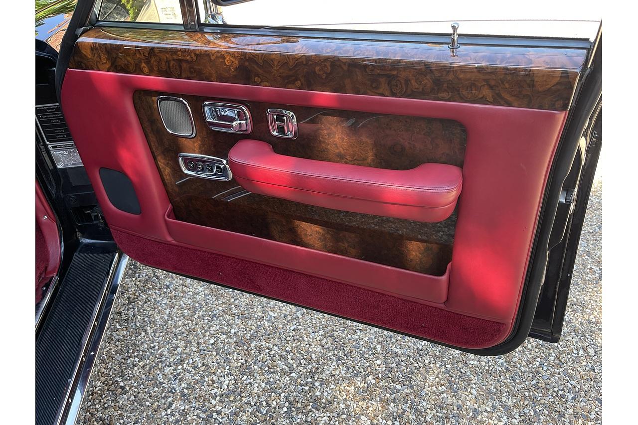 Rolls - Royce Silver Spirit 6 Door stretch limo