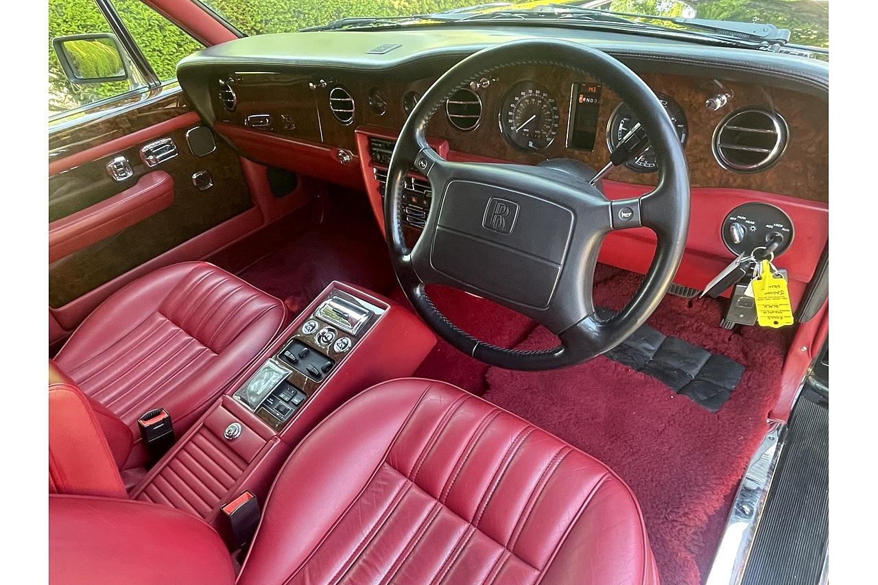 Rolls - Royce Silver Spirit 6 Door stretch limo