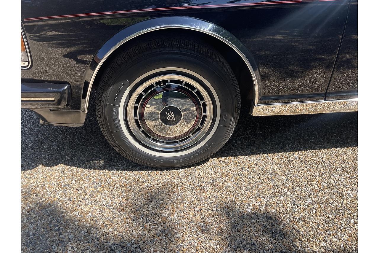 Rolls - Royce Silver Spirit 6 Door stretch limo