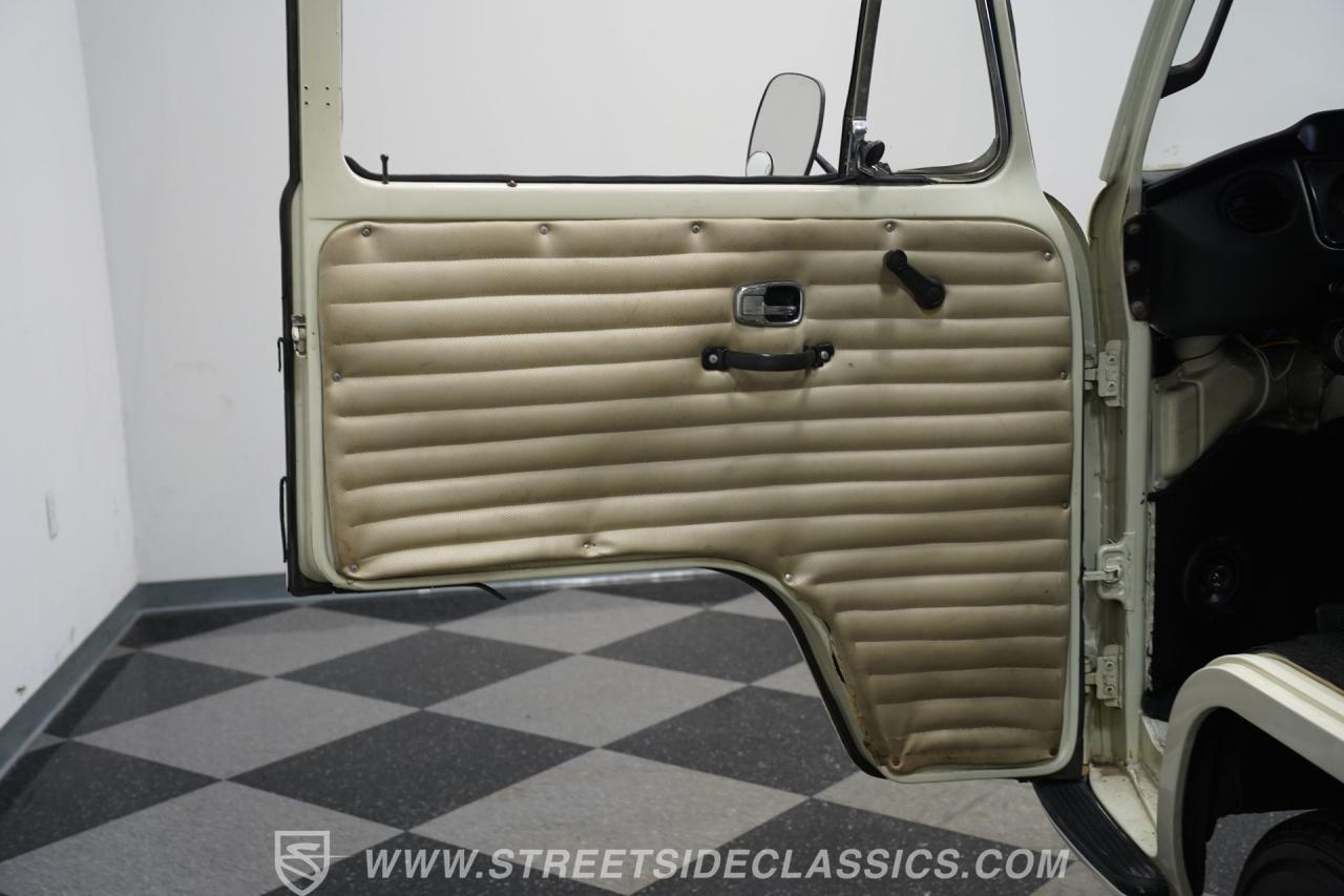 1968 Volkswagen Type 2 Westfalia Campmobile