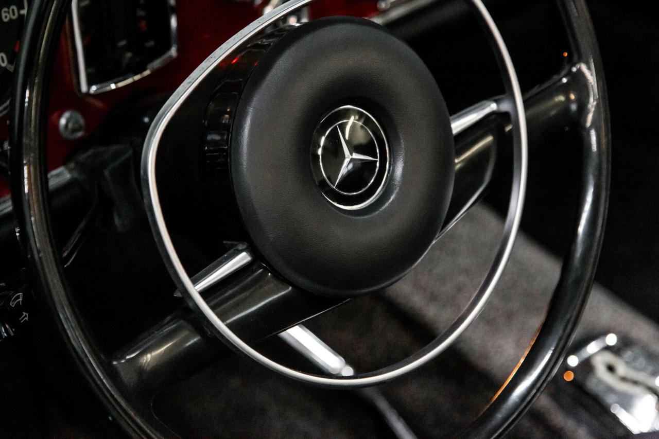 1970 Mercedes - Benz 280 SL Pagoda