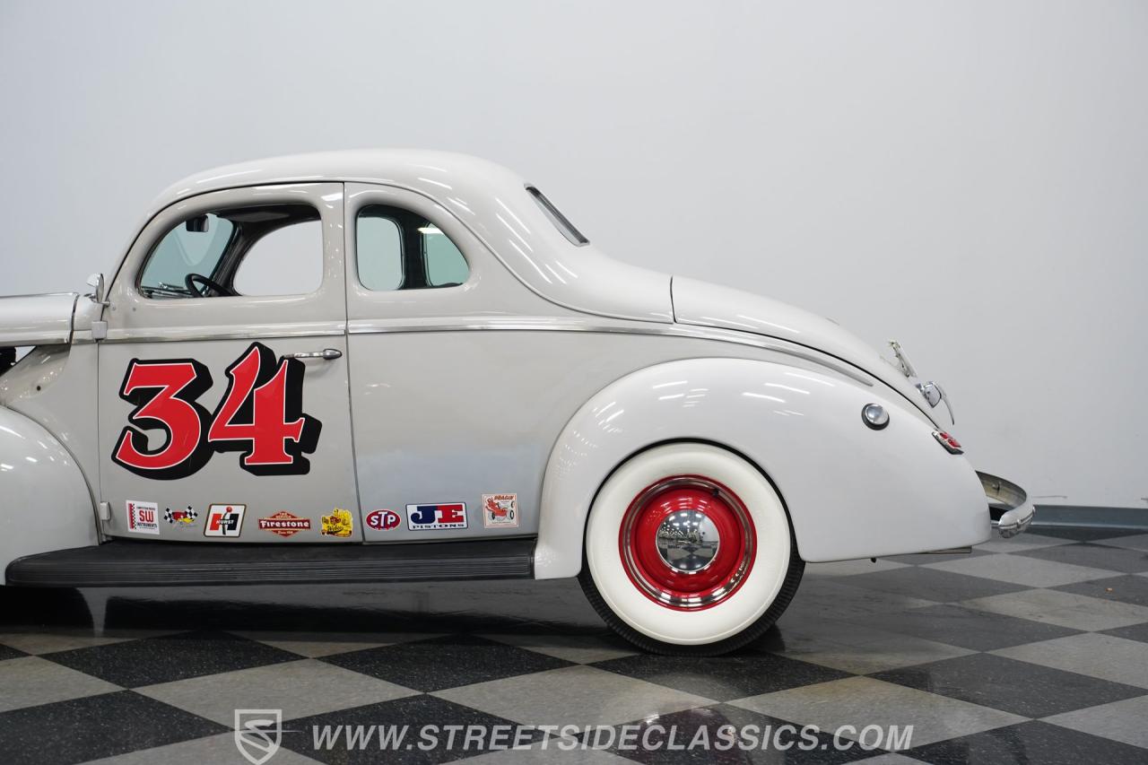 1940 Ford 5-Window Coupe