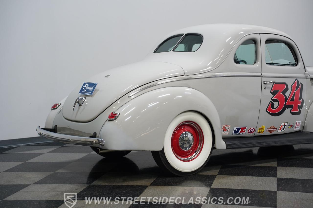 1940 Ford 5-Window Coupe