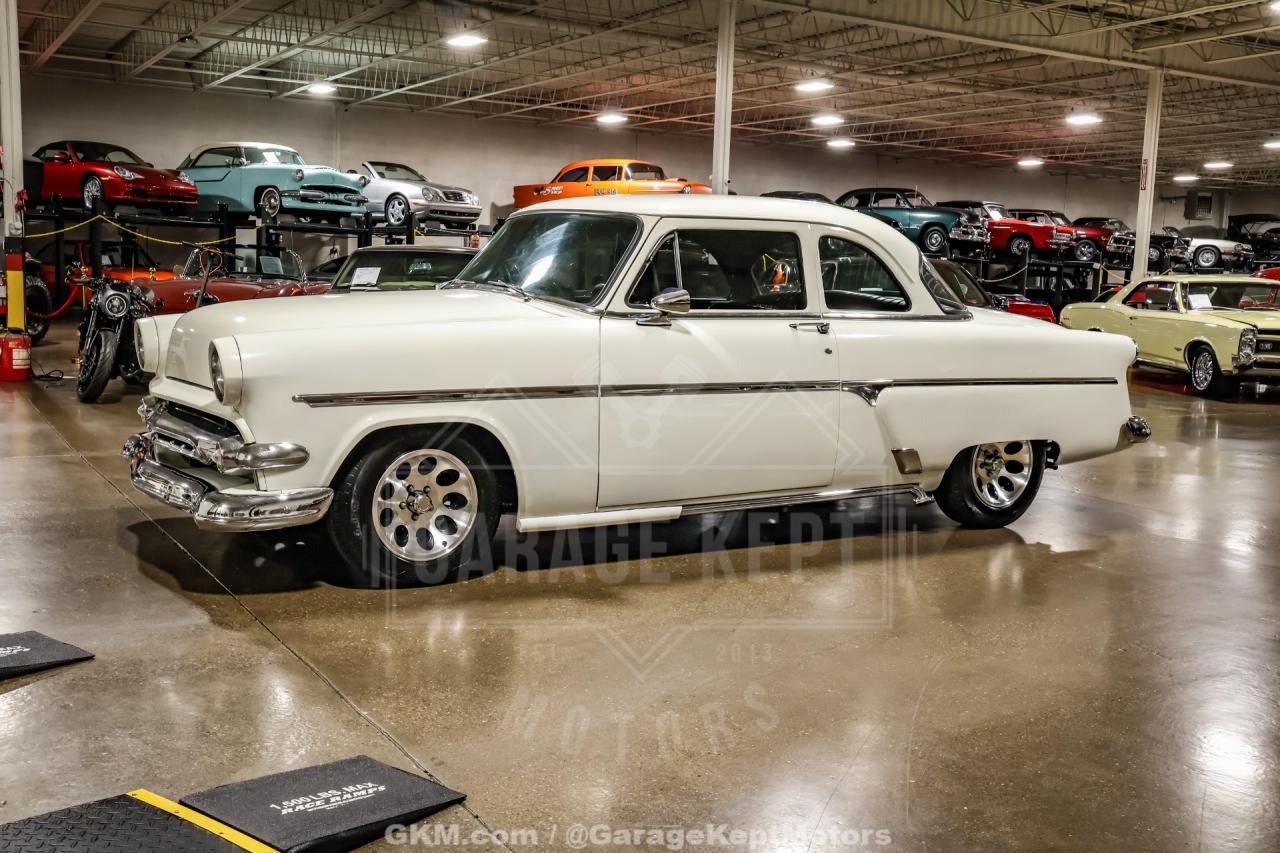 1954 Ford Crestline Skyliner