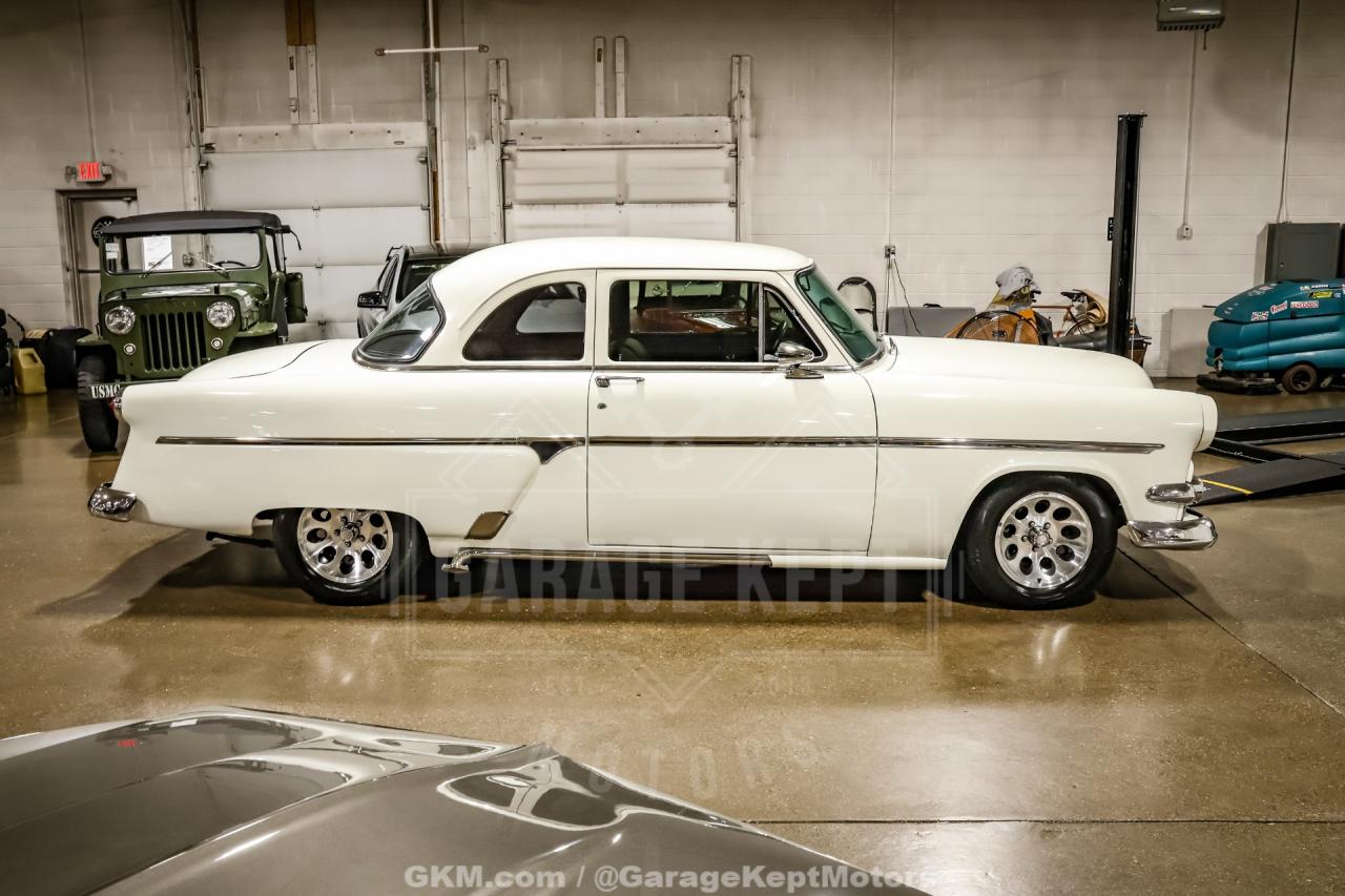 1954 Ford Crestline Skyliner